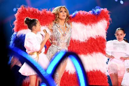 Así cantó Jennifer López junto a su hija Emme en el Super Bowl: VIDEO