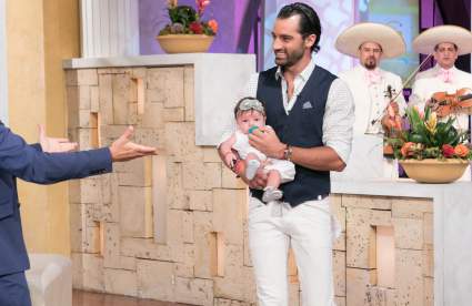 Atacan a Toni Costa por besar en la boca a su hija:¿qué respondió la pareja de Adamari?