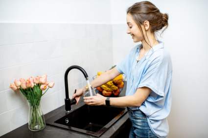 Los 5 mejores filtros purificadores de agua para tu hogar