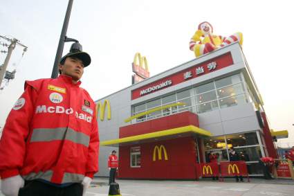 Prohíben la entrada de negros en McDonald’s de China por el coronavirus: ¿cuál es el temor?