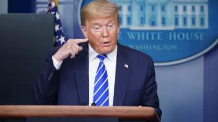 [VIDEO] Trump pregunta si se le puede inyectar luz solar ‘al cuerpo’ para matar el coronavirus