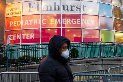 VIDEO: Enfermera denuncia llorando que hospitales de NY están matando a pacientes de COVID-19