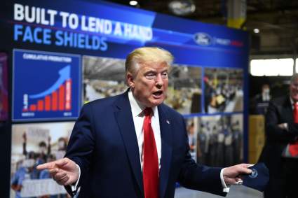 Trump recibió tarjeta débito (EIP) de los $1,200 por el COVID-19: ¿por qué si no calificaba?