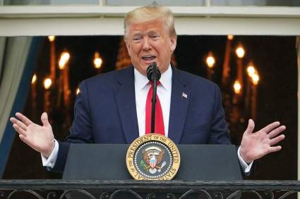 Trump pide reabrir templos e iglesias y declararlos esenciales: ¿desde cuándo?