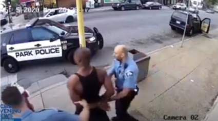 Nuevo video del arresto de George Floyd pone en duda la declaración de la policía de Minneapolis que Floyd se “resistió”‘