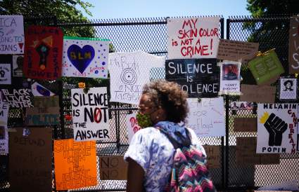 Trump puso muro en la Casa Blanca contra manifestantes pero no ha podido ahuyentarlos