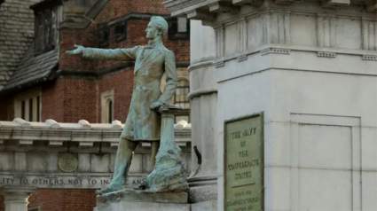 Manifestantes derriban estatua de Cristóbal Colón y figuras Confederadas en Virginia. ¿Qué simboliza?