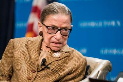 Hospitalizan a la jueza Ruth Bader: ¿qué tiene la magistrada de la Corte Suprema?
