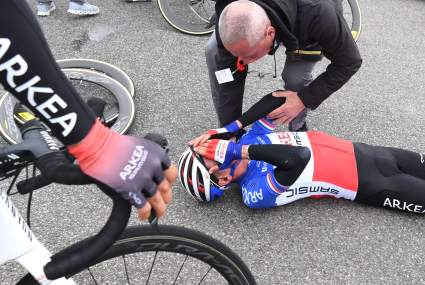 Amputan a un ciclista tras un impactante accidente en cadena: ¿qué parte del cuerpo perdió?