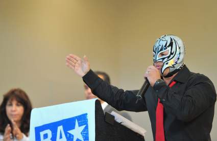 ¿Rey Mysterio perdió un ojo en violenta pelea de la WWE?: ¿cómo está el luchador?
