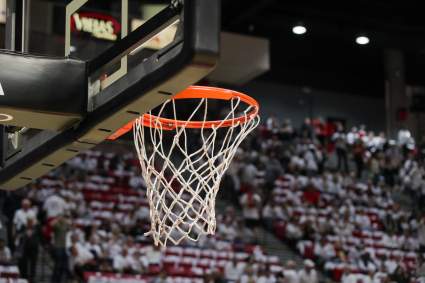 Jugador de básquet cayó desplomado y murió en la cancha. ¿De quién se trata?