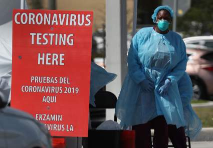 EL 75% de los estadounidenses viven en puntos críticos de coronavirus