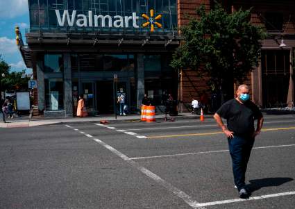 Cheques COVID-19: ¿a quiénes entregará Walmart bonos de ayuda?