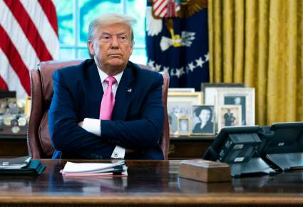Trump firma memorando para que indocumentados no sean contados en el Censo