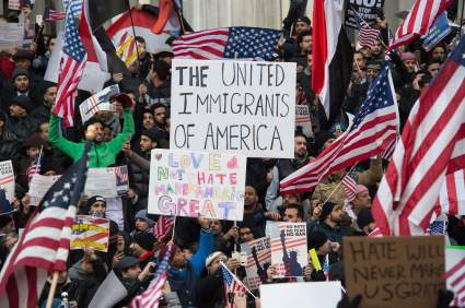 Nueva York: 1.2 millones de inmigrantes quedarán nuevamente por fuera del plan de ayuda económica