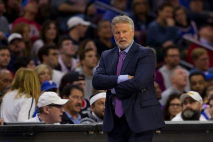 Los Sixers despiden a entrenador tras ser barridos