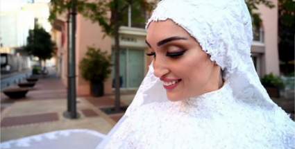 [VIDEO] Momento espeluznante cuándo sesión de fotos de boda es impactada por explosión en Beirut