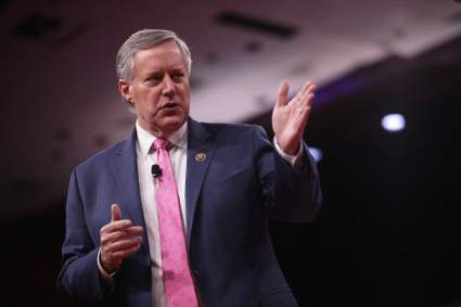 Cheques de estímulo COVID-19: ¿Las vacaciones de Mark Meadows tienen retrasadas las negociaciones?