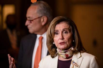 Cheques COVID-19: Pelosi asegura que a republicanos ‘les importa un comino’ avanzar sobre alivios