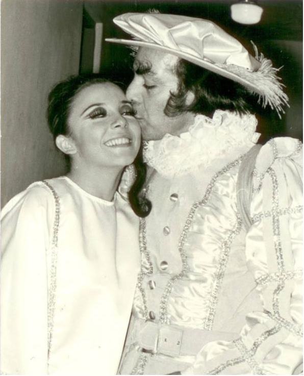 Veronica Castro y "El Loco" Vald&eacute;s en escena.