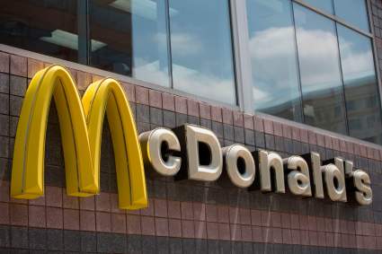 McDonald’s ofrece 100 becas universitarias para latinos: ¿Cómo y Cuándo se puede aplicar?