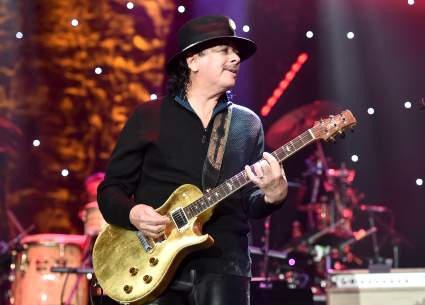 CARLOS SANTANA: Colapsa sobre escenario en pleno concierto ¿Cómo está el guitarrista?
