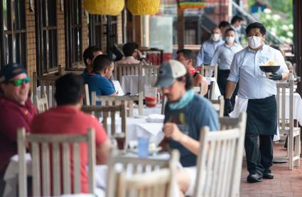 COVID-19: Nuevo estudio culpa a restaurantes de propagación del coronavirus