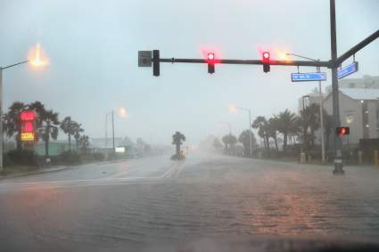 Miles en Alabama y Florida se preparan para inundaciones históricas por el huracán Sally
