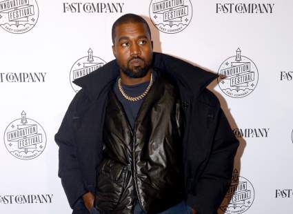 [VIDEO] El asqueroso gesto de Kanye West: ¿qué hizo con un Grammy?