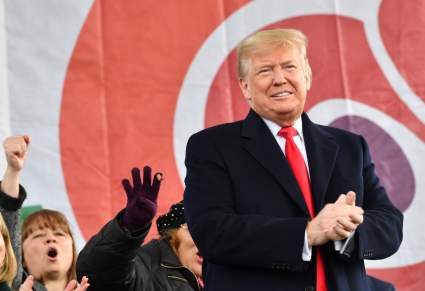 COVID-19: Trump asegura que millones de pruebas que ofrecen resultados en 15 minutos vienen ‘muy pronto’