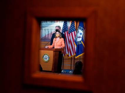 Cheques de estímulo: Pelosi rechaza plan de leyes individuales de Trump de alivios del COVID-19