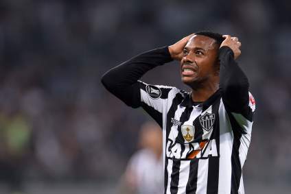 Exigen que Robinho vaya a prisión: ¿De qué acusan al brasileño?