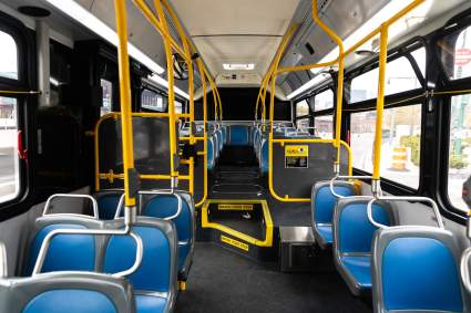 Balean a anciana latina dentro de un autobus en Nueva York: ¿Quién le disparó?