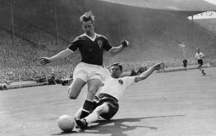 Bobby Charlton atraviesa un delicado estado de salud: ¿Qué enfermedad padece la leyenda del fútbol inglés?