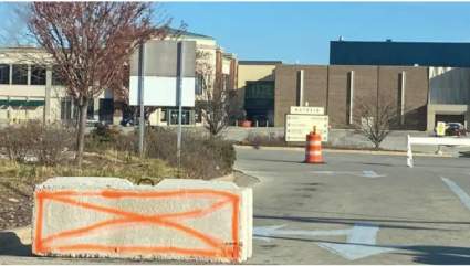 Arrestan hispano de 15 años en relación al tiroteo en el Mayfair Mall en Wisconsin