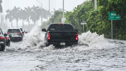 El sur de Florida bajo las aguas y pronostican dos nuevas tormentas