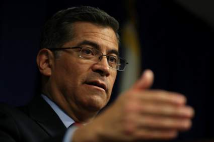 Joe Biden elige a un hispano como secretario de Salud. ¿Quién es Xavier Becerra?