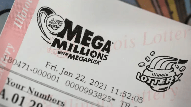 Los boletos de lotería Mega Millions se venden en una tienda 7-Eleven en el Loop el 22 de enero de 2021 en Chicago, Illinois.