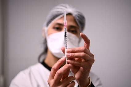 Vacuna de Pfizer es efectiva contra la nueva cepa del COVID-19