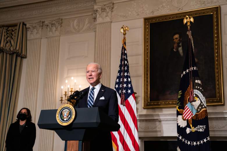 El presidente de los Estados Unidos, Joe Biden, habla sobre los problemas del cambio climático en el Comedor Estatal de la Casa Blanca el 27 de enero de 2021 en Washington, DC.