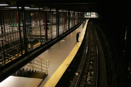 Atacan a sacerdote en Subway de Nueva York: ¿Quién le dio la golpiza?