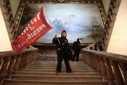 Policía del Capitolio dejó entrar a los atacantes?