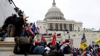Congresistas usaron máscaras antigás en el Capitolio