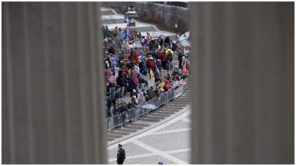 Seguidores de Trump entran al Capitolio [IMÁGENES FUERTES]