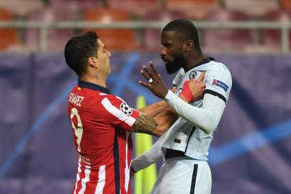Cobarde agresión de Luis Suárez a Antonio Rudiger se viraliza en redes – Video