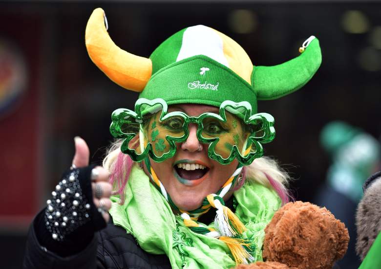 Los juerguistas asisten al desfile del Día de San Patricio el 17 de marzo de 2019 en Dublín, Irlanda.