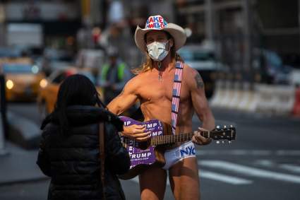 Arrestan al “Naked Cowboy” en Florida: ¿De qué lo acusan?: [Video]