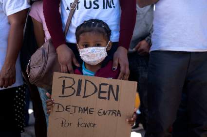 Frontera seguirá cerrada y expulsarán a familias y adultos: ¿A quiénes no?