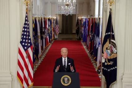 Biden anuncia que el 1 de mayo todos los adultos podrán vacunarse: [Video]