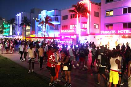 Violentos disturbios de turbas en restaurantes y calles de Miami: [Videos]